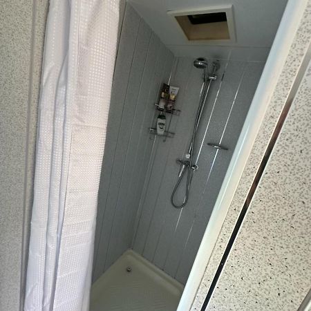 Tracey'S Hideaway - With Hot Tub & Amazing Views Hotel Llanasa ภายนอก รูปภาพ
